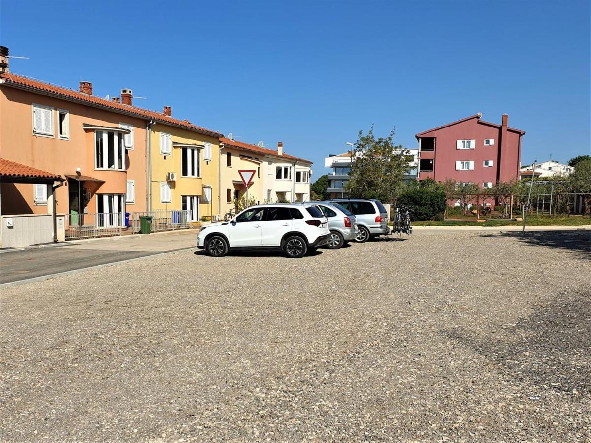 Apartments Aurora Near Beach Medulin Exterior photo